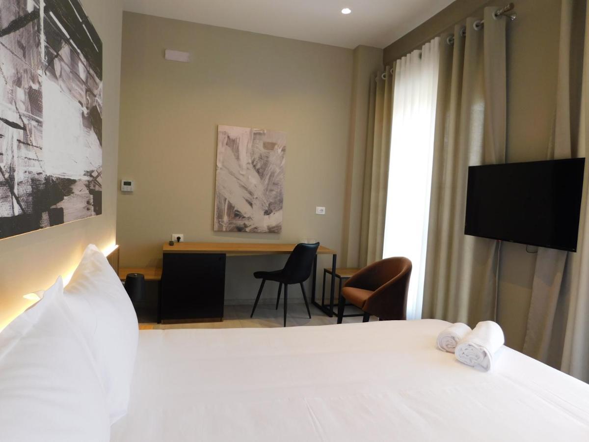 Mik Hotel *